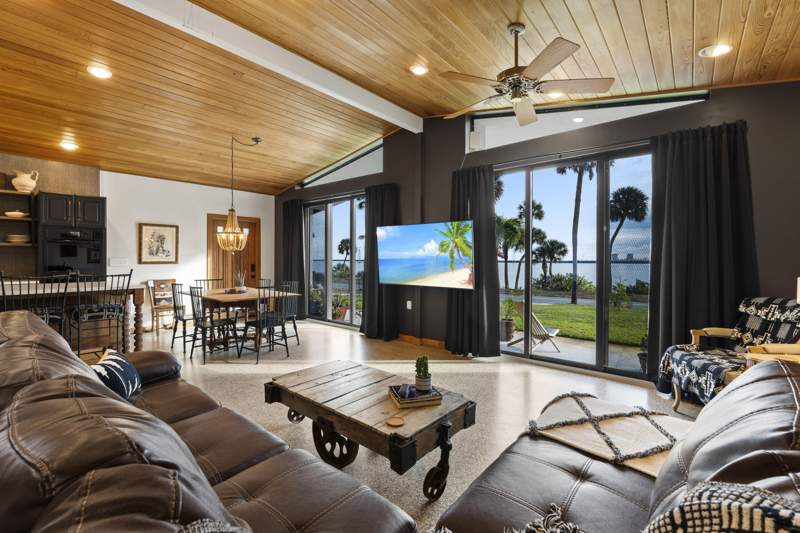 5 bedroom Single Family Residence at 8309 S Indian River Drive, Metes and Bounds, Fort Pierce — photo 5