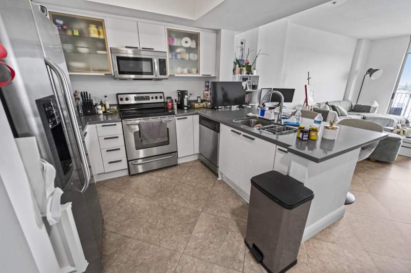 1 bedroom Condominium at 140 S Dixie Highway #733, Hollywood Station Res Condo, Hollywood — photo 4