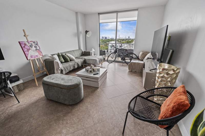 1 bedroom Condominium at 140 S Dixie Highway #733, Hollywood Station Res Condo, Hollywood — photo 3