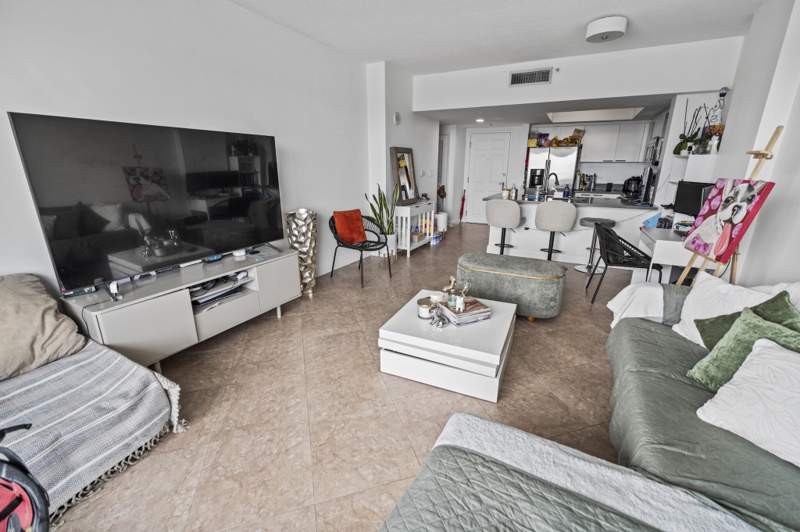 1 bedroom Condominium at 140 S Dixie Highway #733, Hollywood Station Res Condo, Hollywood — photo 5