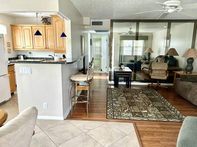 2 bedroom Condominium at 328 Farnham P, Farnham P Condo, Deerfield Beach — photo 2