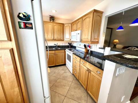 328 Farnham P, Deerfield Beach FL - photo 6 of 40