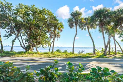 10007 S Indian River Drive, Fort Pierce FL - photo 15 of 47