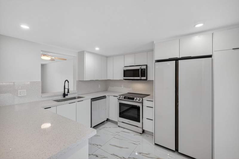 2 bedroom Condominium at 14375 Strathmore Lane #303, Huntington Lakes Sec One Condos, Delray Beach — photo 2