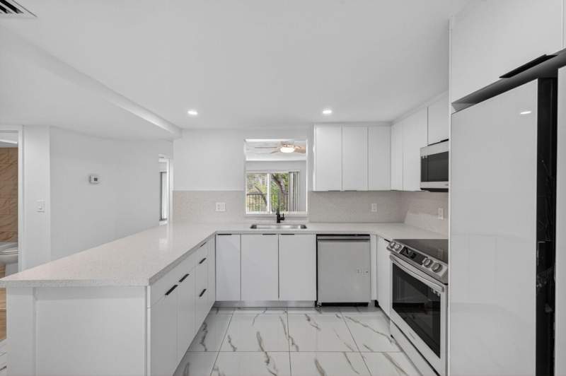 2 bedroom Condominium at 14375 Strathmore Lane #303, Huntington Lakes Sec One Condos, Delray Beach — photo 4