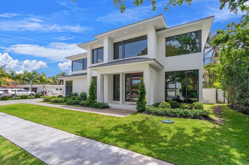 5 bedroom Single Family Residence at 2406 NE 13th Court, Beach Way Heights Unit, Fort Lauderdale — photo 3