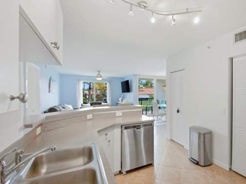 316 Villa Circle, Boynton Beach FL - photo 6 of 41
