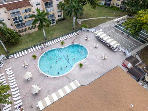 2801 Somerset Drive #411, Lauderdale Lakes FL - photo 8 of 25