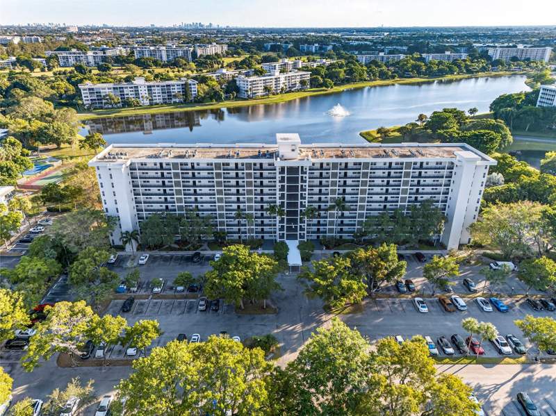 2 bedroom Condominium at 2900 N Course Drive #607, No 53 Palm-Aire Country Club, Pompano Beach — photo 4