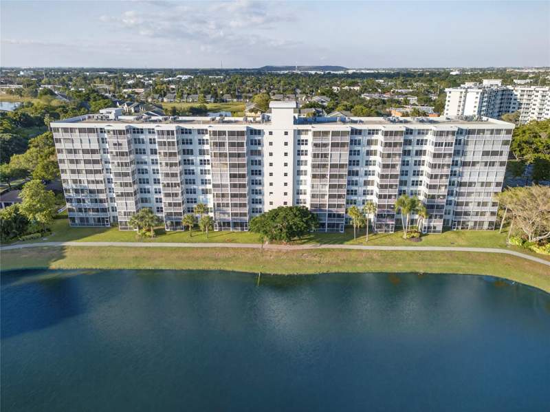 2 bedroom Condominium at 2900 N Course Drive #607, No 53 Palm-Aire Country Club, Pompano Beach — photo 2