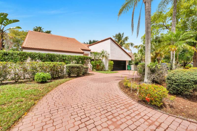 4 bedroom Single Family Residence at 5040 NW 88th Lane, Pine Ridge, Coral Springs — photo 3