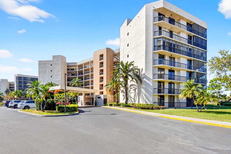 2 bedroom Condominium at 5279 Fountains Drive #604, Fountains South cond 3B decl filed 10-7-85 In, Lake Worth — photo 1