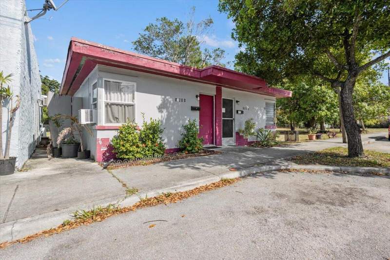 4 bedroom Single Family Residence at 1504 N Sapodilla Avenue, Freshwater 11th & 12th Ave Add, West Palm Beach — photo 3