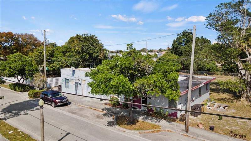 4 bedroom Single Family Residence at 1504 N Sapodilla Avenue, Freshwater 11th & 12th Ave Add, West Palm Beach — photo 5