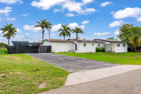 360 Kismet Avenue, Pahokee FL - photo 6 of 36