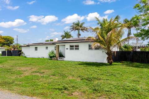 360 Kismet Avenue, Pahokee FL - photo 7 of 36