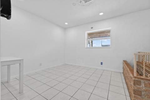 360 Kismet Avenue, Pahokee FL - photo 12 of 36