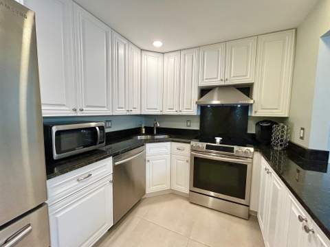 140 Lake Pine Circle #A-1, Greenacres FL - photo 11 of 43