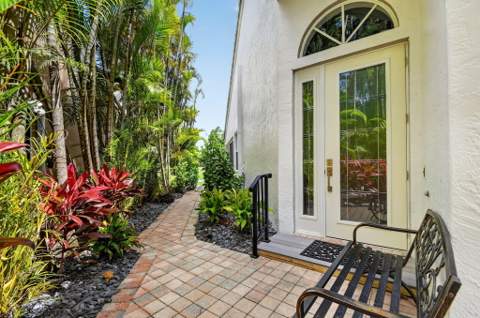 4634 Carlton Golf Drive, Lake Worth FL - photo 9 of 92