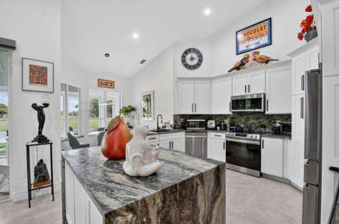 4634 Carlton Golf Drive, Lake Worth FL - photo 18 of 92