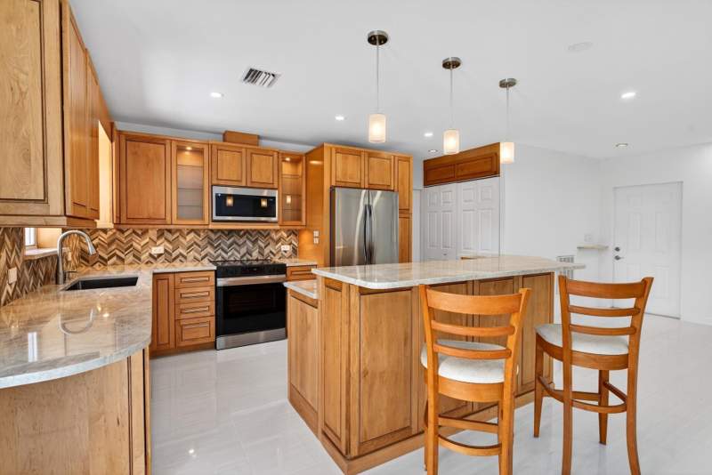 2 bedroom Single Family Residence at 648 NW 30th Court, Boulevard Estates Amen, Wilton Manors — photo 4