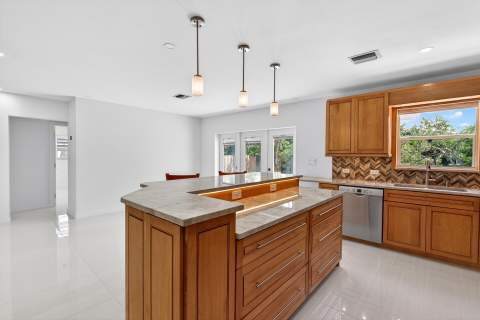 648 NW 30th Court, Wilton Manors FL - photo 10 of 56