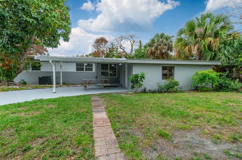 4 bedroom Single Family Residence at 904 SE 16th Street, Lawler Heights, Stuart — photo 1