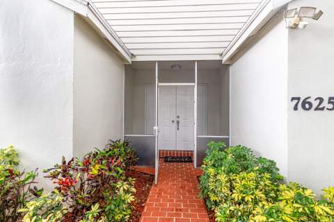 7625 Forest Green Lane, Boynton Beach FL - photo 6 of 38