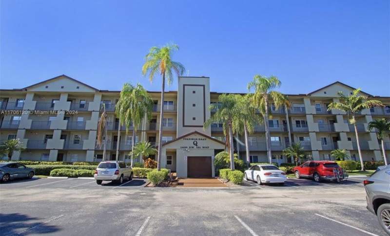 2 bedroom Condominium at 1400 SW 131st Way #408q, Ivanhoe East At Century Village, Pembroke Pines — photo 2