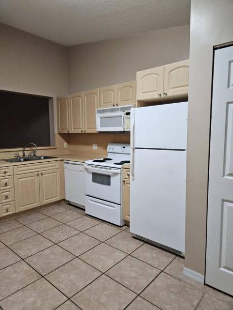 7900 NW 6th Street #205, Pembroke Pines FL - photo 17 of 28
