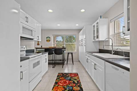 8050 Aberdeen Drive #202, Boynton Beach FL - photo 23 of 99