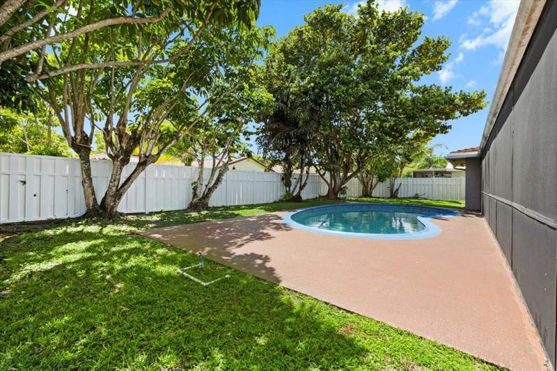 3 bedroom Single Family Residence at 11744 NW 26th Court, Coral Springs Country Club, Coral Springs — photo 2