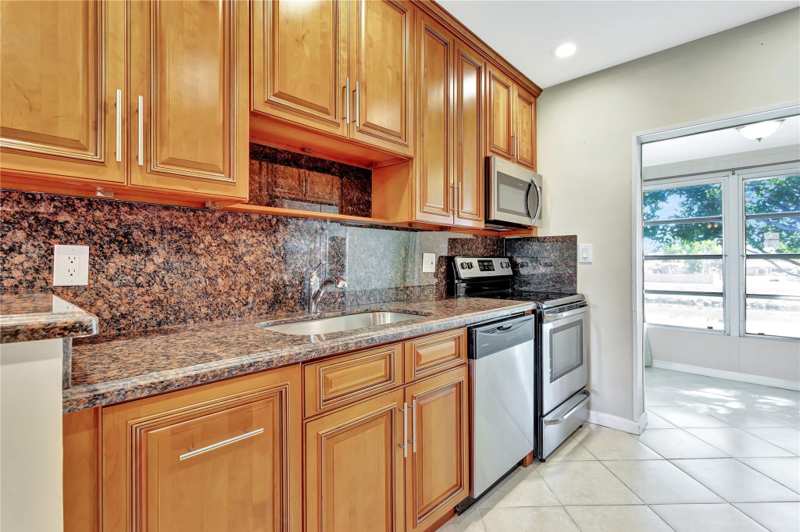 1 bedroom Condominium at 7290 NW 1st Street #205, Oriole Gardens Three, Margate — photo 1