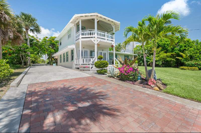 3 bedroom Single Family Residence at 12417 S Indian River Drive, Miller'S Subdivision, Jensen Beach — photo 2