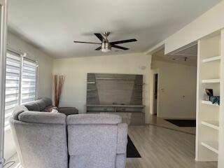 2 bedroom Mobile Home at 5343 NW 4th Terrace, Highland Meadows Estates West, Deerfield Beach — photo 4