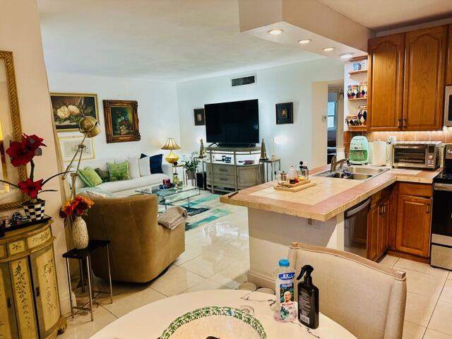 2 bedroom Condominium at 1150 NW 30th Court #203, Wilton Shores East Condo, Wilton Manors — photo 3