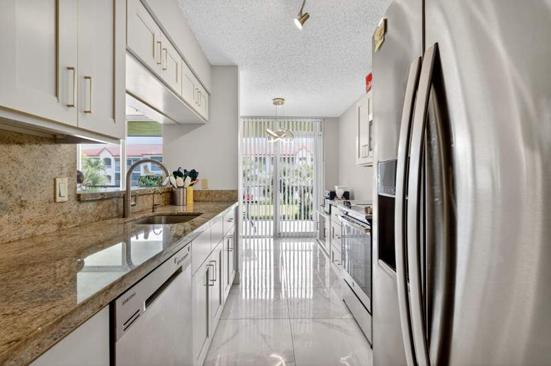 2 bedroom Condominium at 110 Half Moon Circle #D2, Half Moon Bay Condo, Hypoluxo — photo 5