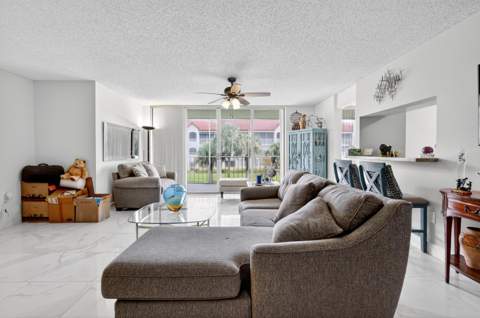 110 Half Moon Circle #D2, Hypoluxo FL - photo 9 of 44