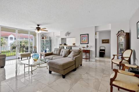 110 Half Moon Circle #D2, Hypoluxo FL - photo 19 of 44
