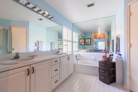 15157 Oak Chase Court, Wellington FL - photo 18 of 27