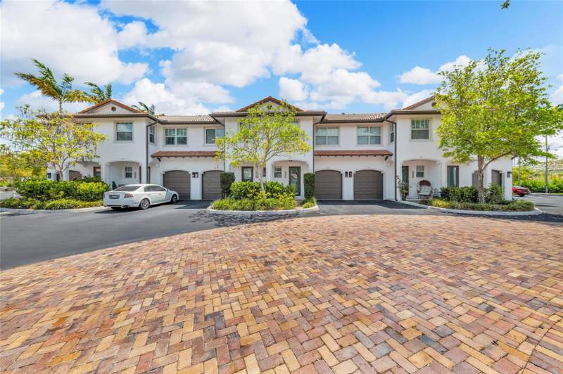 3 bedroom Townhouse at 1327 SE 3rd Avenue, Cypress Bay Estates, Pompano Beach — photo 2