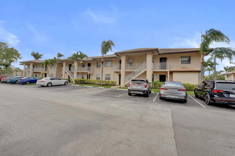 2 bedroom Condominium at 5531 Lakeside Drive #202, Viewpointe Condo, Margate — photo 2