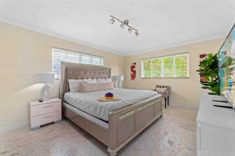 2757 NE 14th Avenue, Wilton Manors FL - photo 24 of 76