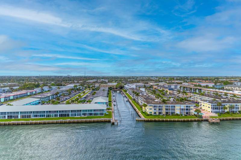 2 bedroom Stock Cooperative at 130 Doolen Court #108, Lake Colony Apts Two Inc, North Palm Beach — photo 5