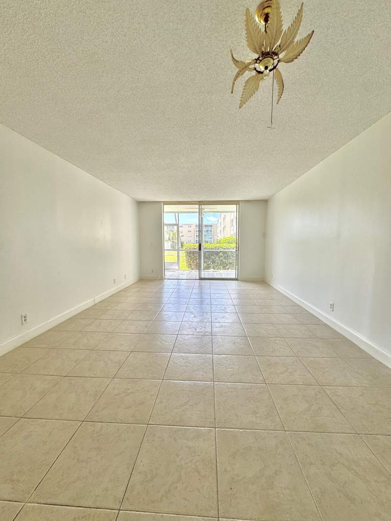 1 bedroom Condominium at 202 SE 10th Street #105, Meadowbrook Lakes Condo, Dania Beach — photo 3