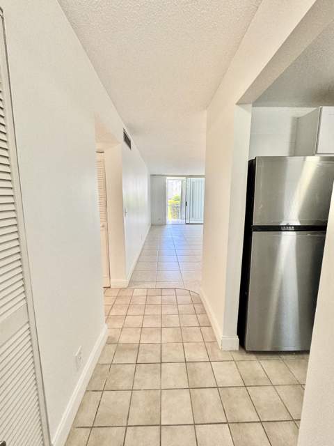 202 SE 10th Street #105, Dania Beach FL - photo 10 of 22