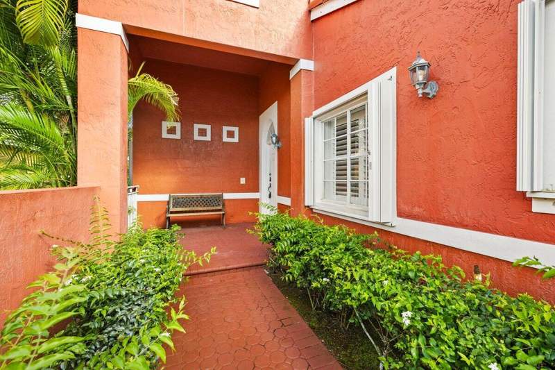 3 bedroom Single Family Residence at 363 SW 161st Avenue, Heftler Homes At Pembroke Shores, Pembroke Pines — photo 2