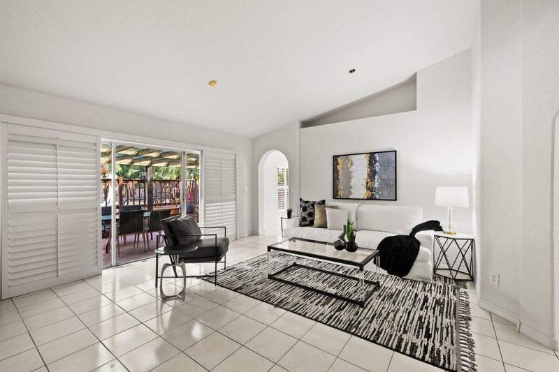 3 bedroom Single Family Residence at 363 SW 161st Avenue, Heftler Homes At Pembroke Shores, Pembroke Pines — photo 4
