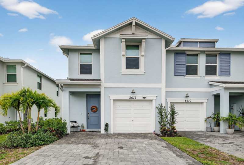 3 bedroom Townhouse at 5672 SE Edgewater Circle, Willoughby Townhomes Pud, Stuart — photo 1