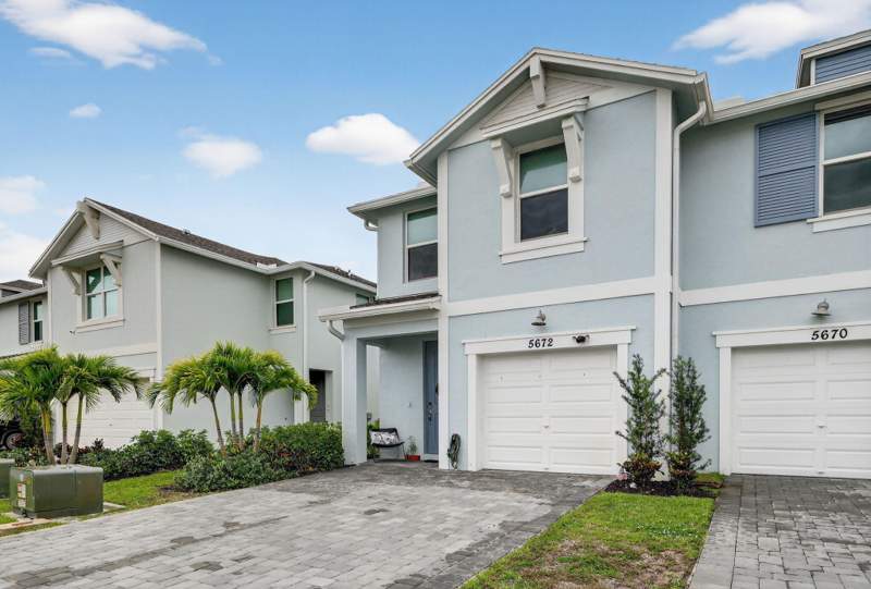 3 bedroom Townhouse at 5672 SE Edgewater Circle, Willoughby Townhomes Pud, Stuart — photo 2